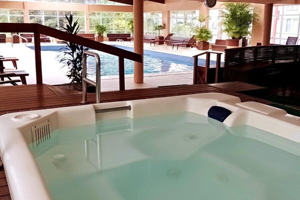 Apartamento No Residencial Village No Centro De Gramado, Com Piscina Aquecida E Hidromassagem ภายนอก รูปภาพ